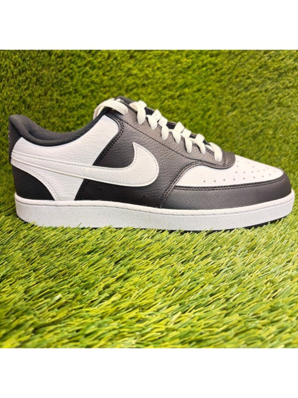 Nike Court Vision Low Mens Size 10 White Black Athletic Lifestyle Shoes Sneakers